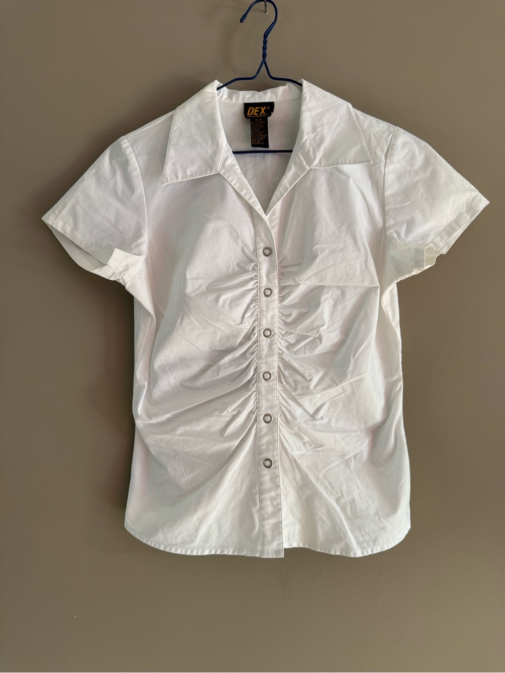 DEX White Short-Sleeve Ruched Press-Button-Front Blouse